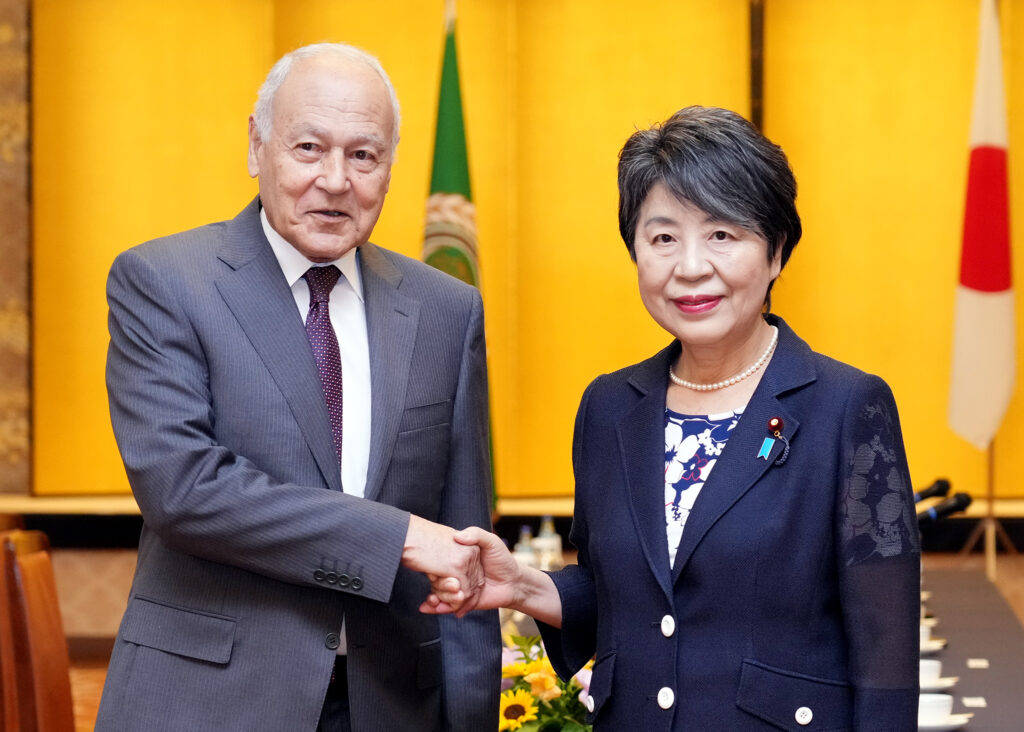 Arab League Secretary General discusses deeper cooperation with Japan FM｜ Arab News Japan