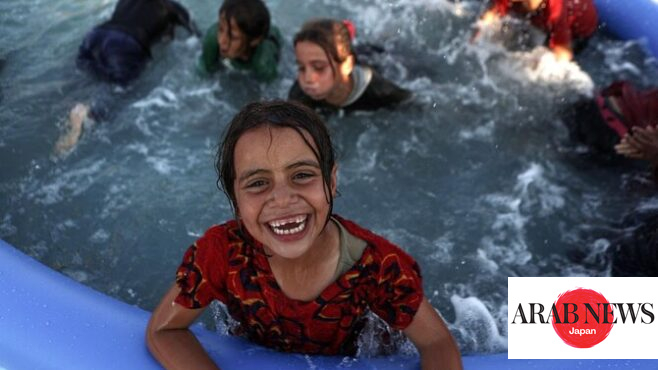 Mobile pools offer relief from heat to children in north Syria camps｜Arab News Japan