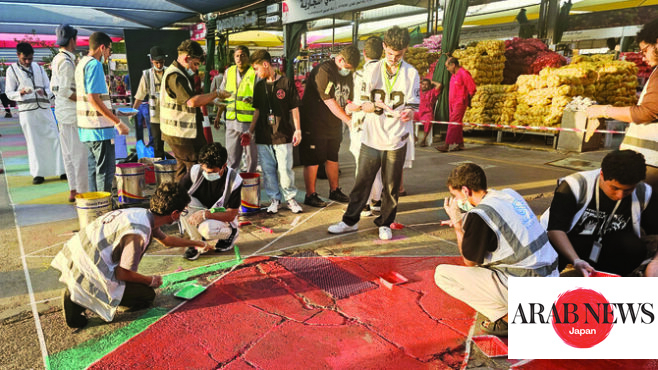 Volunteers bring color to Jeddah fruit and vegetable market｜Arab News Japan