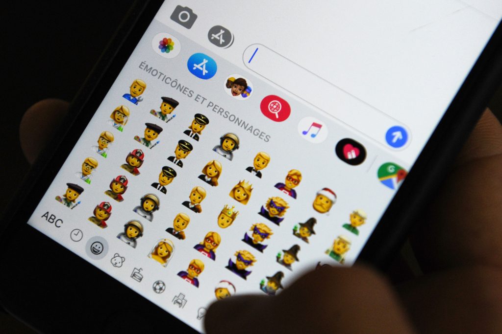 新絵文字 Emoji セットがコロナウイルス大流行の最新の犠牲者となる Arab News