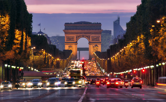 シャンゼリゼを見下ろす凱旋門、パリにて。(シャッターストック、Shutterstock)